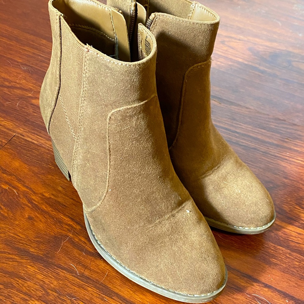 Universal Thread booties